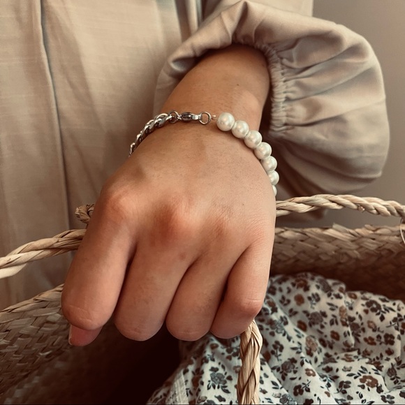 Cuban and faux pearl bracelet π - Picture 2 of 4